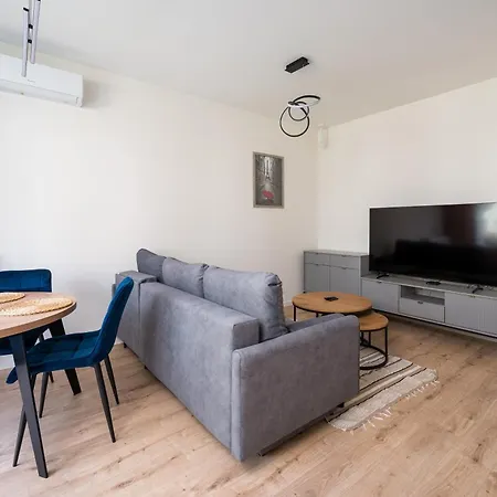 Wilanow Sarmacka With Garden By Bookinghost Warschau