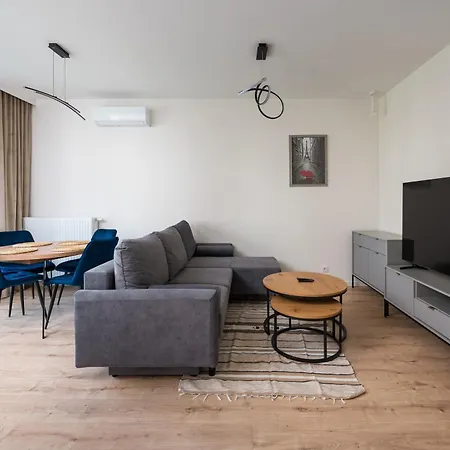 아파트 Wilanow Sarmacka With Garden By Bookinghost *