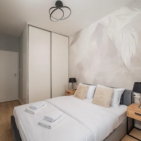 아파트 Wilanow Sarmacka With Garden By Bookinghost *