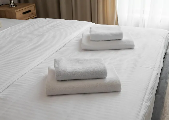 Wilanow Sarmacka With Garden By Bookinghost *