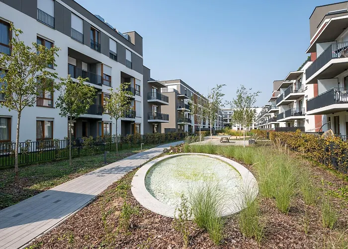 Wilanow Sarmacka With Garden By Bookinghost شقة وارسو